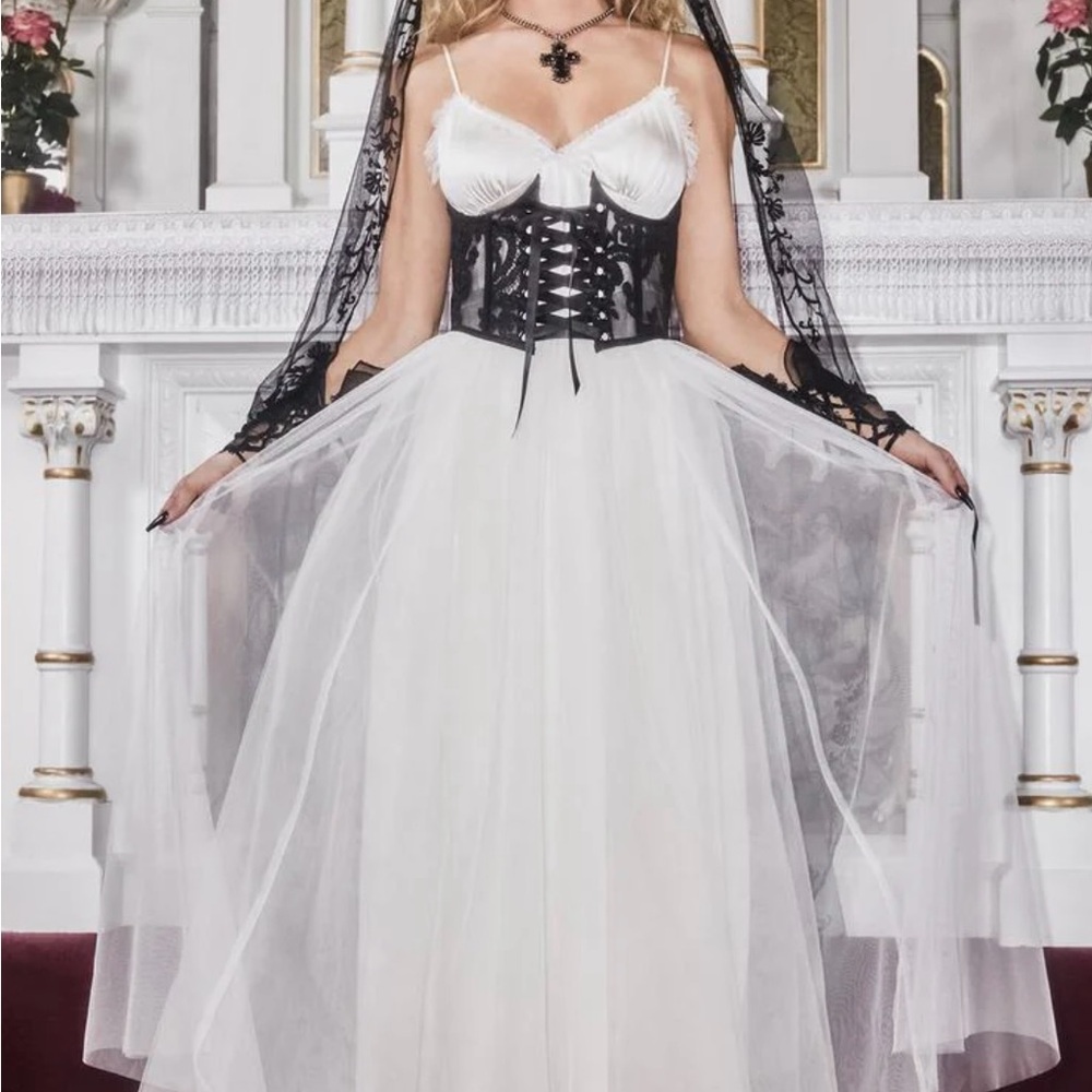 Elegant White and Black Wedding Dress